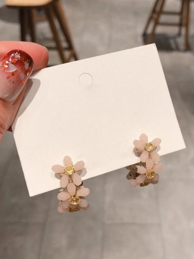 Flower Lineup Hoop Earrings HL3560