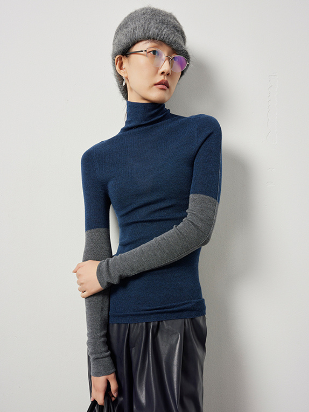 Contrast Color Seamless High Neck Wool Knit_BDHL5054