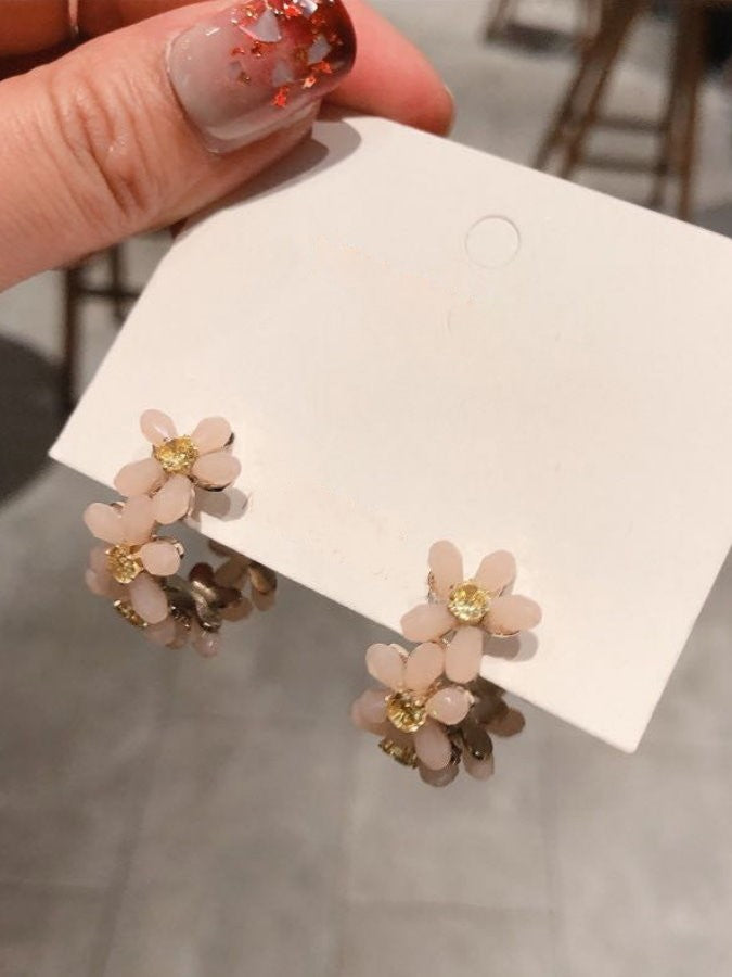 Flower Lineup Hoop Earrings HL3560