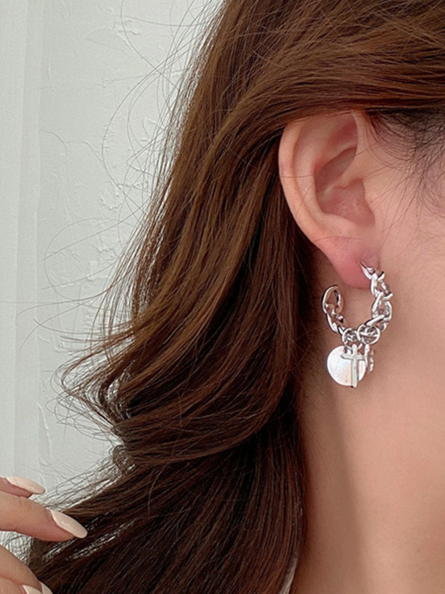 cross motif earrings 8931