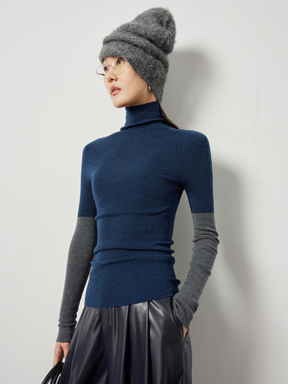 Contrast Color Seamless High Neck Wool Knit_BDHL5054