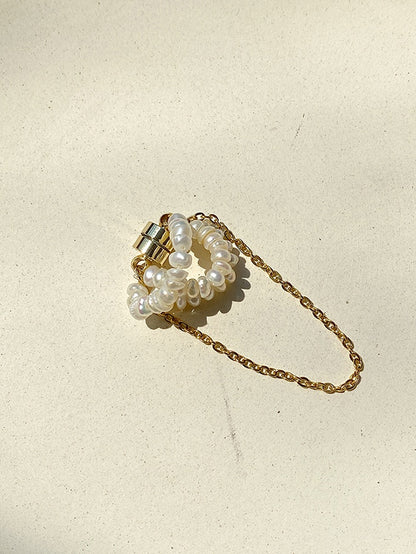 Pearl sand magnet ear cuff H3385