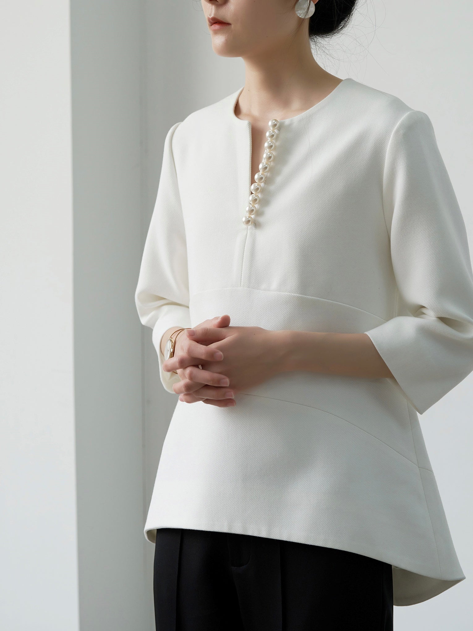 Pearl Slit Neck Top White_8990