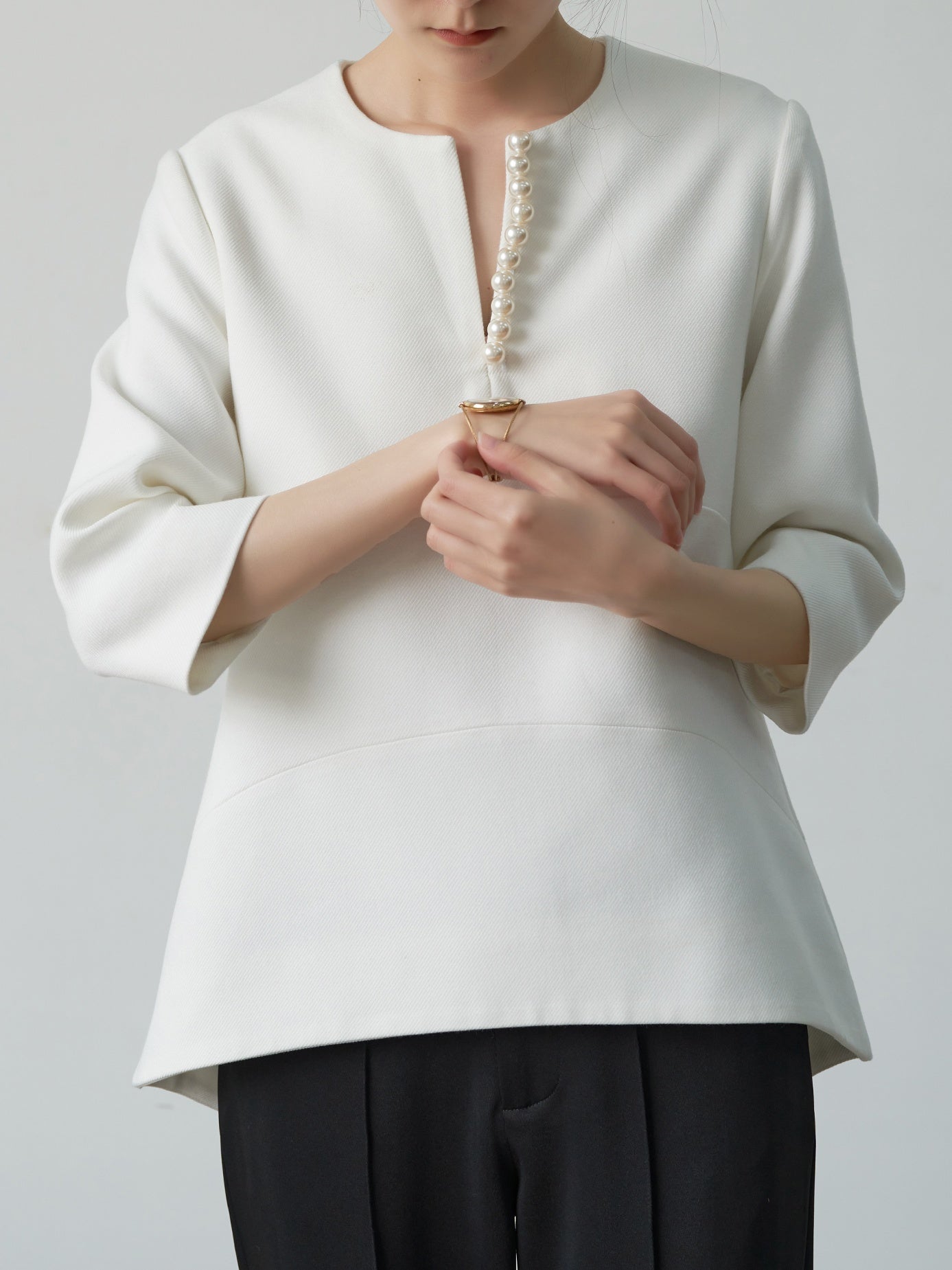 Pearl Slit Neck Top White_8990