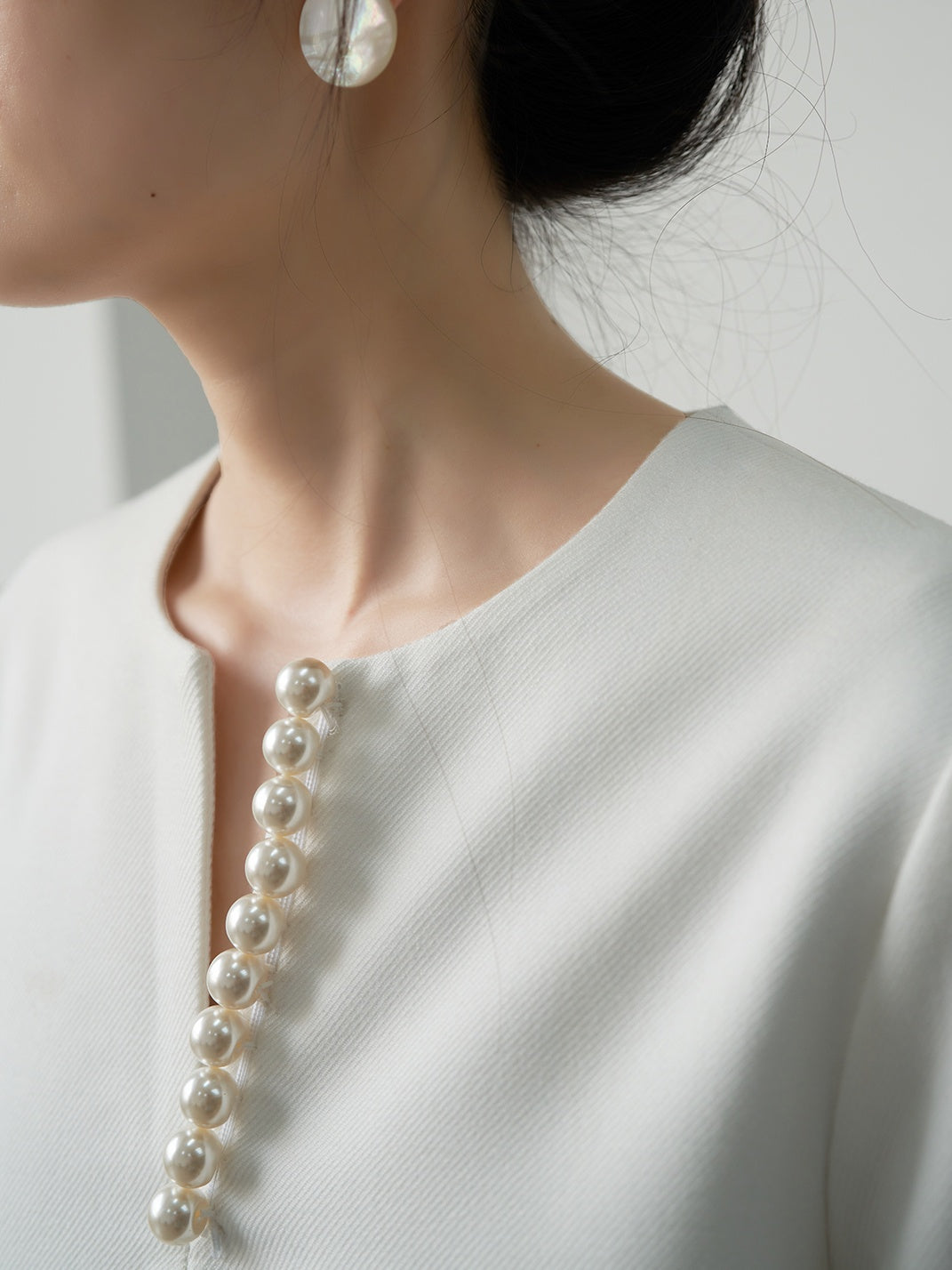 Pearl Slit Neck Top White_8990